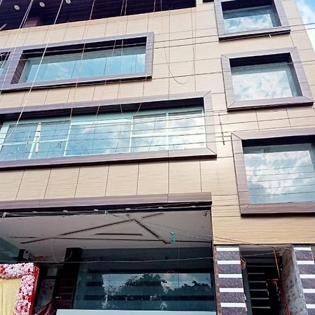 Hotel Citrus ラクナウ エクステリア 写真