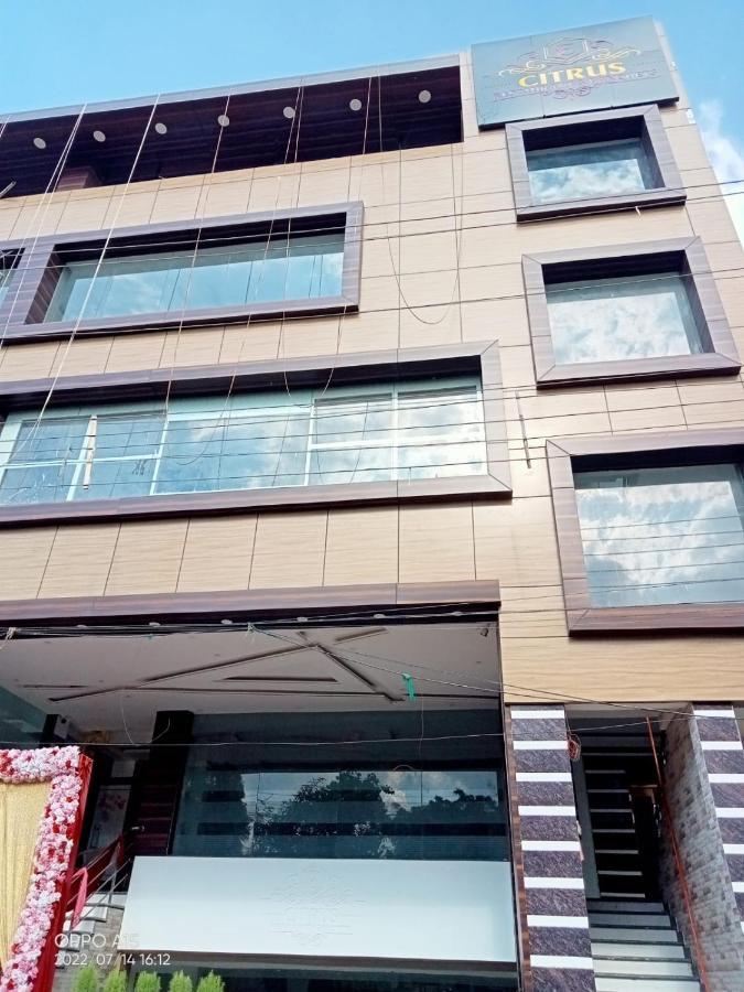 Hotel Citrus ラクナウ エクステリア 写真