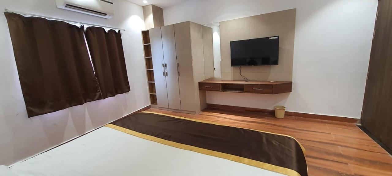 Hotel Citrus ラクナウ エクステリア 写真