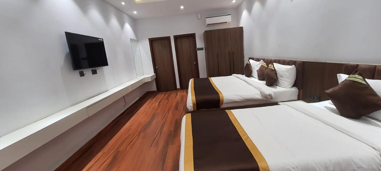 Hotel Citrus ラクナウ エクステリア 写真